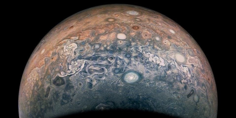 Зонд NASA &laquo;Юнона&raquo; прислал красивейшие снимки Юпитера в высоком разрешении