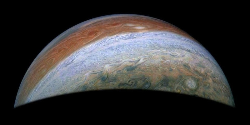 Зонд NASA &laquo;Юнона&raquo; прислал красивейшие снимки Юпитера в высоком разрешении